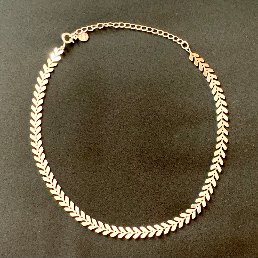 LOFT Continuing Arrow Choker